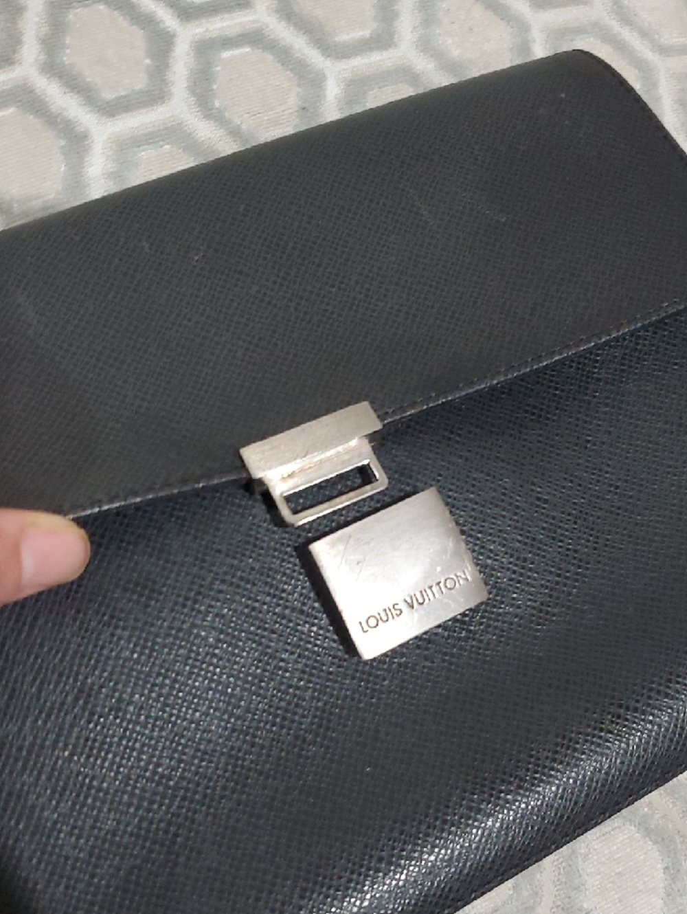 Louis Vuitton Taiga Leather Selenga Clutch with Silver-Tone Lock - Picture 5 of 17